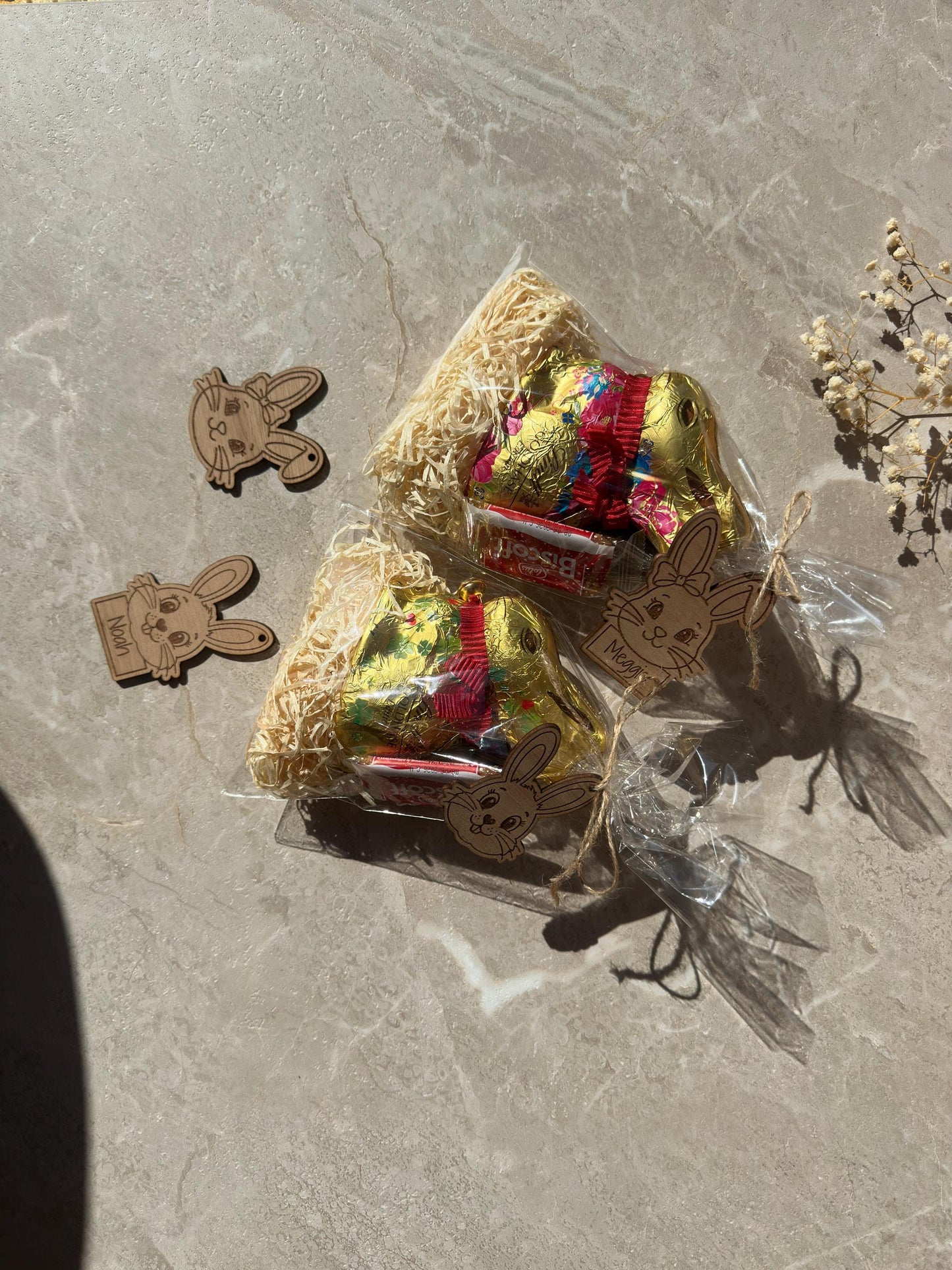 Osterkorb personalisiert mit Holz Anhänger & Lindt Hase 100g Osternest personalisiert Holz, Osterkorbhalter, Ostergeschenk Kinder Osterdeko