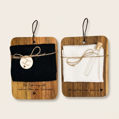 Personalisiertes Servierbrett aus Akazienholz – Einzugsgeschenk personalisiert – Geschenk zum Hauskauf – Schneidebrett mit Gravur