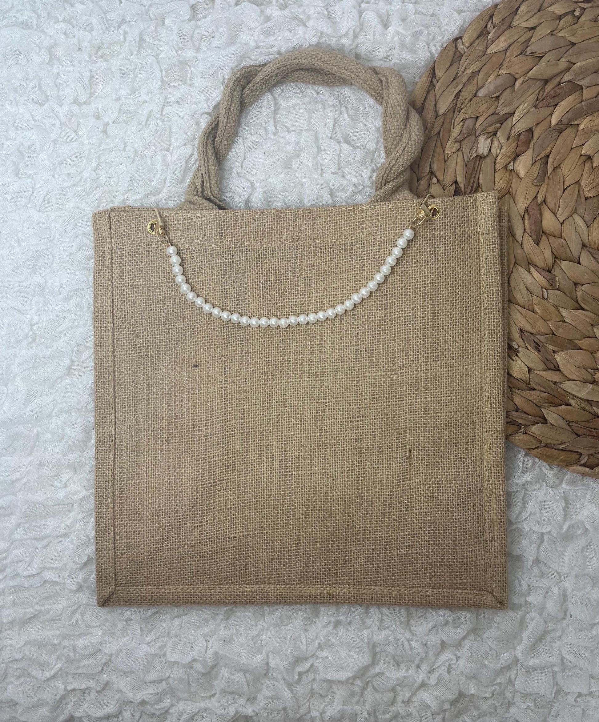 Jutetasche in Natur mit goldener Perlenkette - Geschenk Tasche - Muttertag - Freundin - Geschenkidee - Elegant Edel