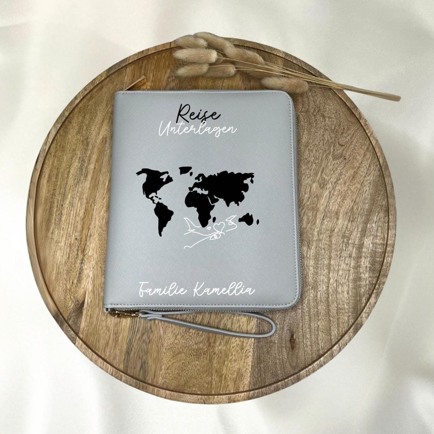 Personalisierter Reiseorganizer mit Weltkarte Namen Flugzeug Urlaub Reiseunterlagen Familienorganizer Travel Organizer Name Urlaubsort