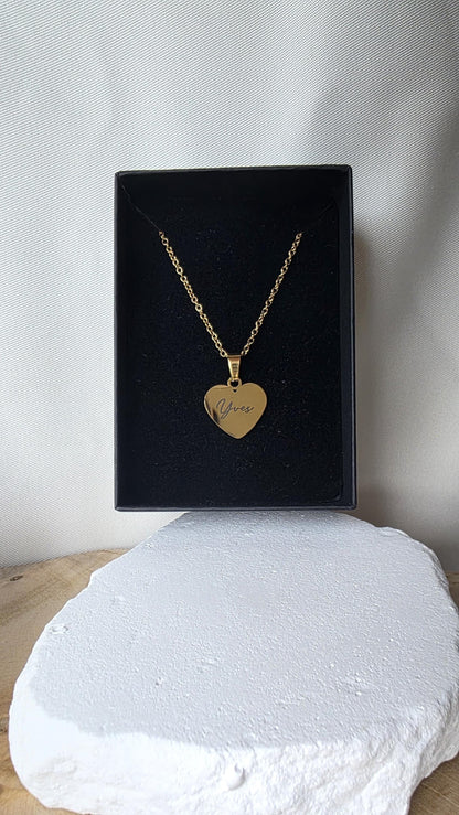 Herzanhänger Kette Gold aus Edelstahl | Personalisiert mit Name oder Datum | Geschenk zu Weihnachten für Freundin, Frau oder Jahrestag
