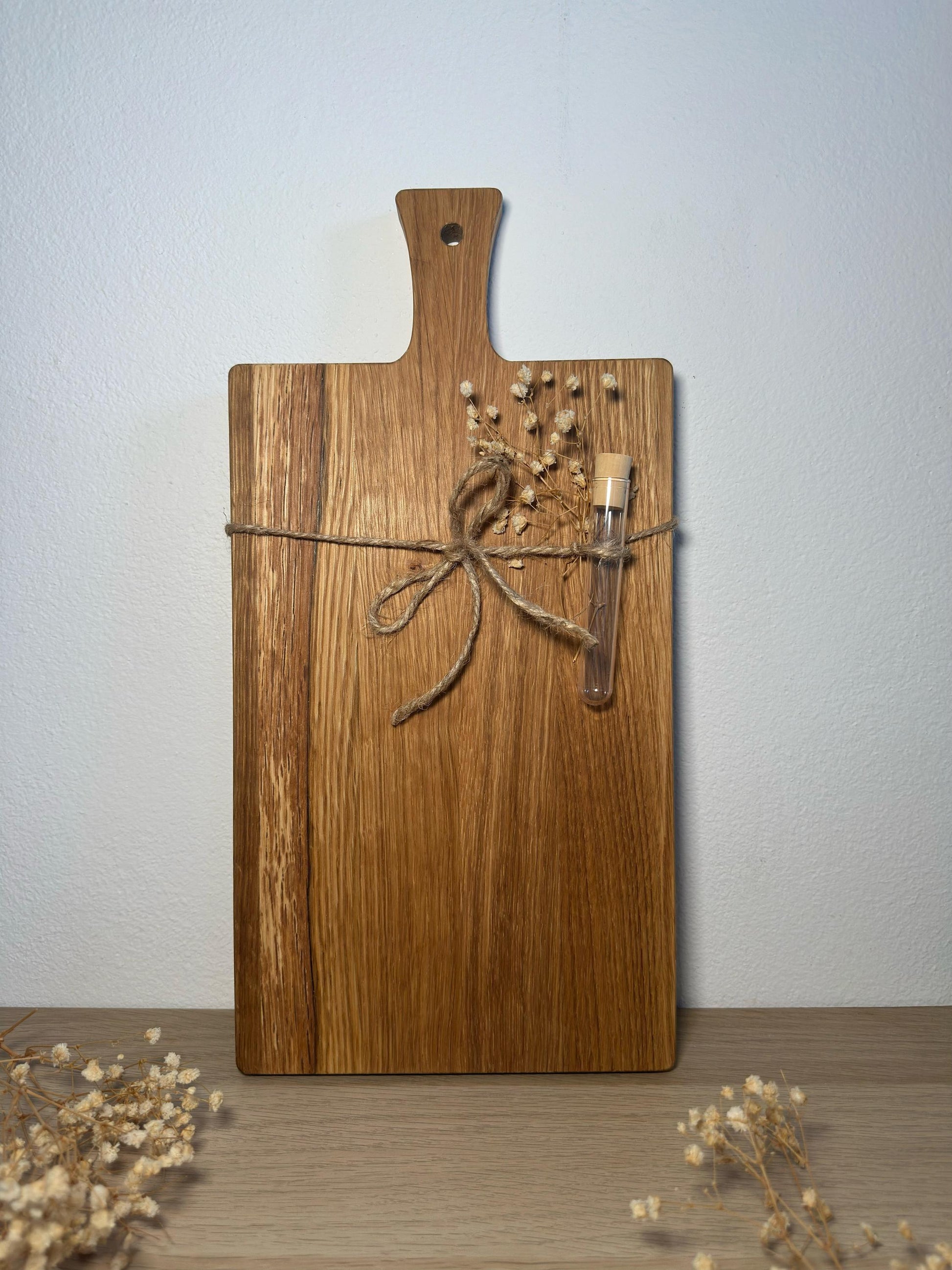 Hochzeitsgeschenk personalisiert – Schneidebrett Eiche geölt 40x20 cm mit Gravur, Reagenzglas & Trockenblumen – Geld oder Brief