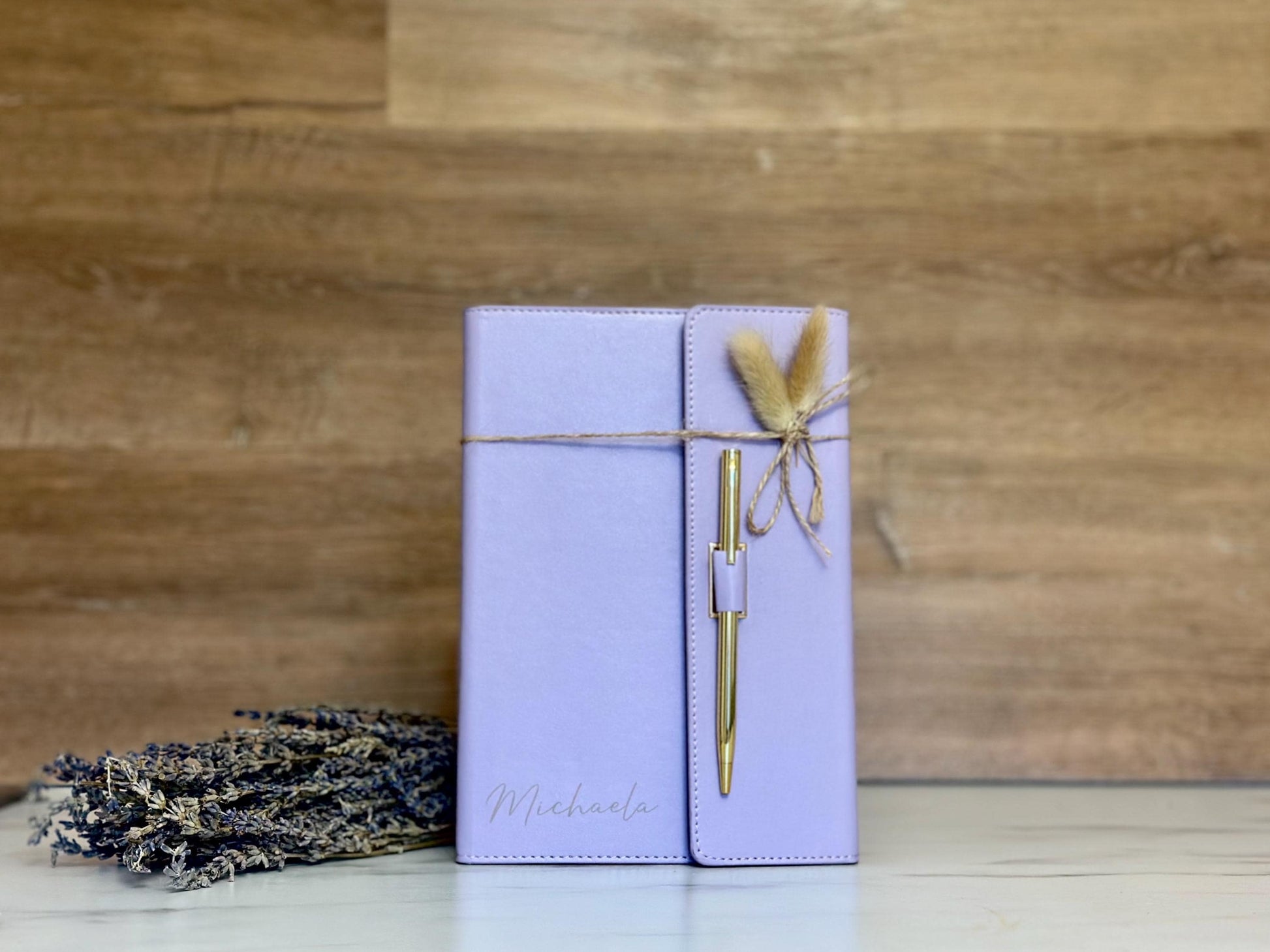 Personalisiertes Notizbuch A5 lila mit Hülle & Kugelschreiber | liniertes Buch | Geschenk für Frauen | austauschbar
