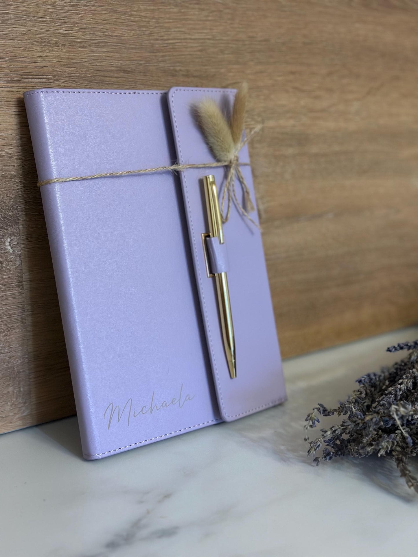 Personalisiertes Notizbuch A5 lila mit Hülle & Kugelschreiber | liniertes Buch | Geschenk für Frauen | austauschbar