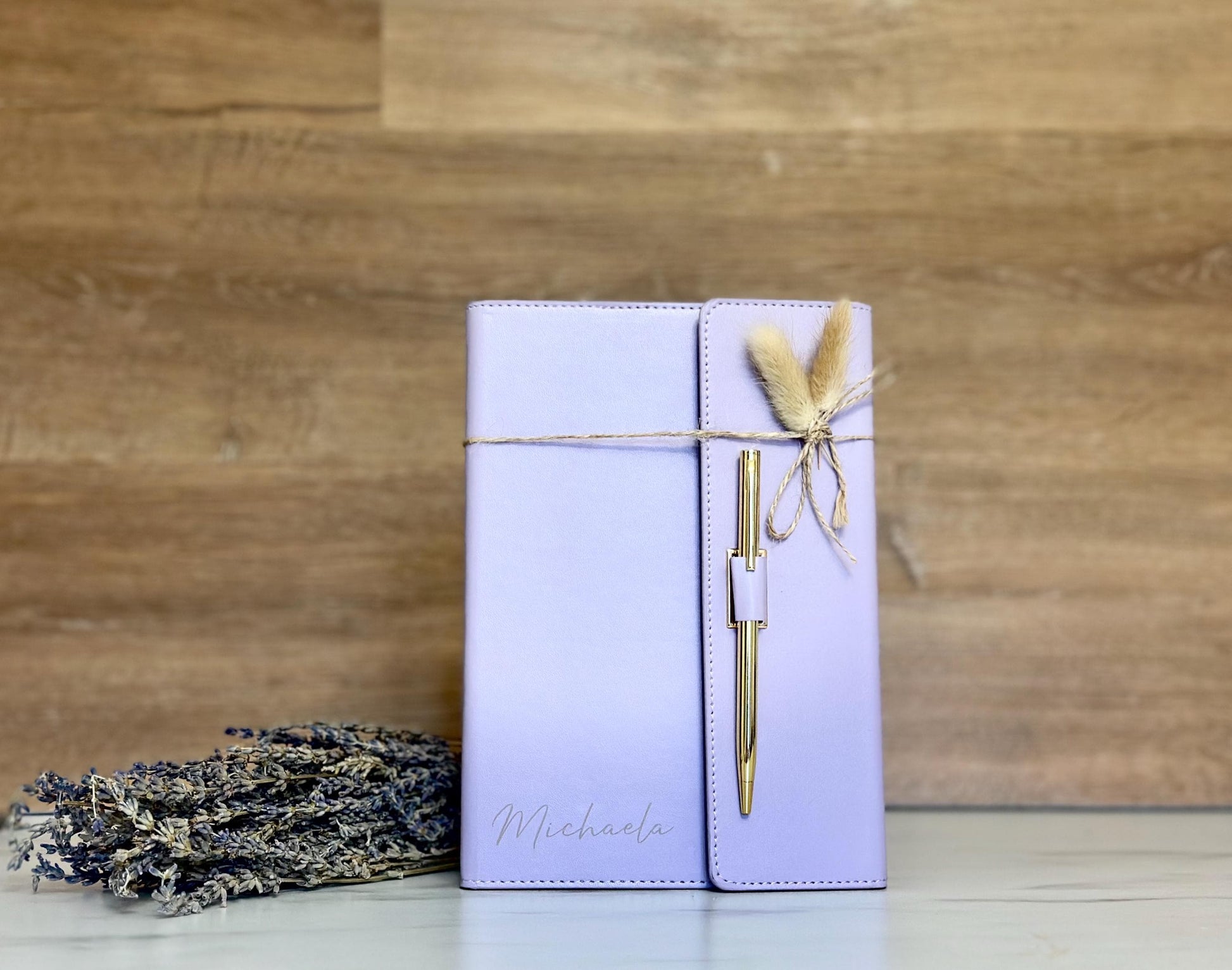 Personalisiertes Notizbuch A5 lila mit Hülle & Kugelschreiber | liniertes Buch | Geschenk für Frauen | austauschbar