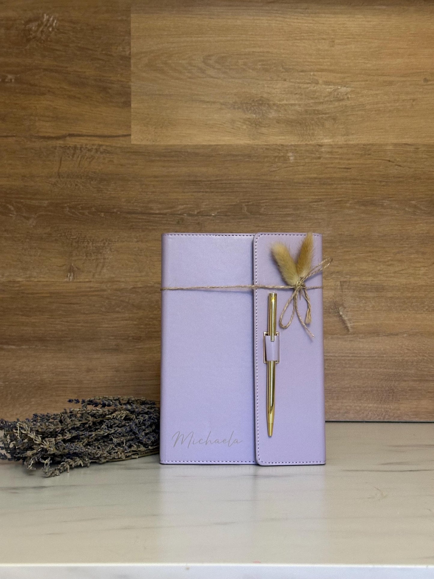 Personalisiertes Notizbuch A5 lila mit Hülle & Kugelschreiber | liniertes Buch | Geschenk für Frauen | austauschbar