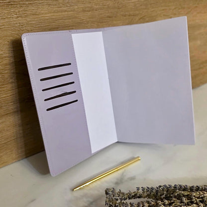 Personalisiertes Notizbuch A5 lila mit Hülle & Kugelschreiber | liniertes Buch | Geschenk für Frauen | austauschbar