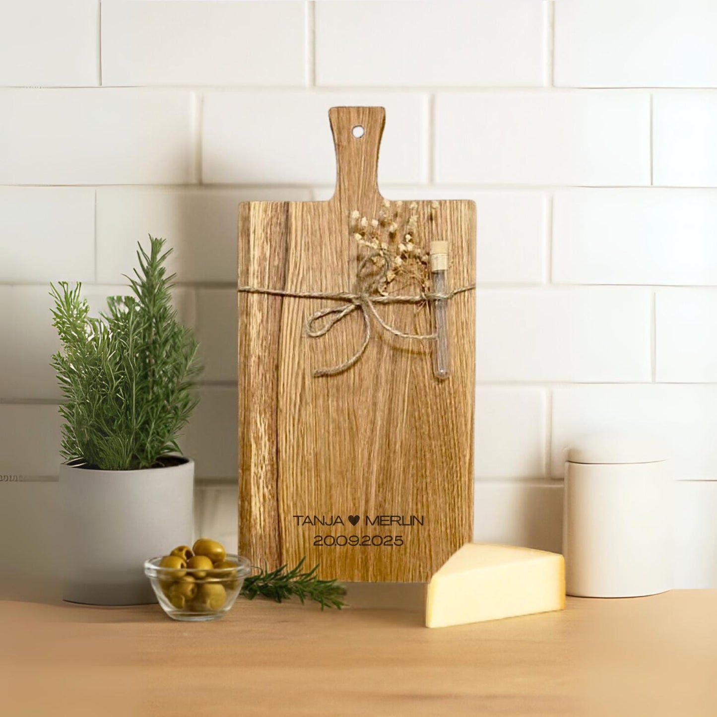 Hochzeitsgeschenk personalisiert – Schneidebrett Eiche geölt 40x20 cm mit Gravur, Reagenzglas & Trockenblumen – Geld oder Brief
