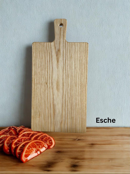 Personalisiertes Schneidebrett mit Gravur – Handgemachtes Geschenk mit Namen + Herz | Natürlich & individuell von Meami Design