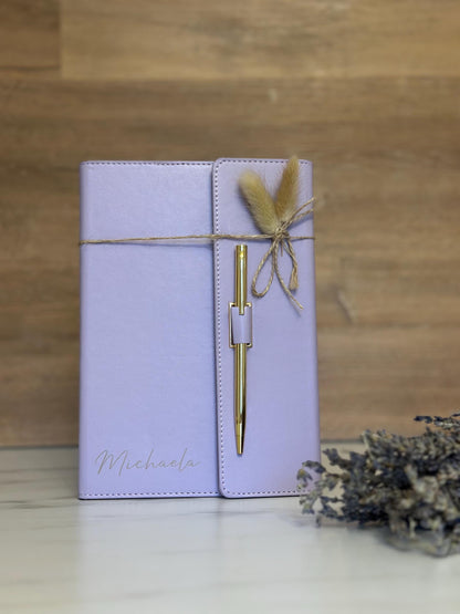 Personalisiertes Notizbuch A5 lila mit Hülle & Kugelschreiber | liniertes Buch | Geschenk für Frauen | austauschbar
