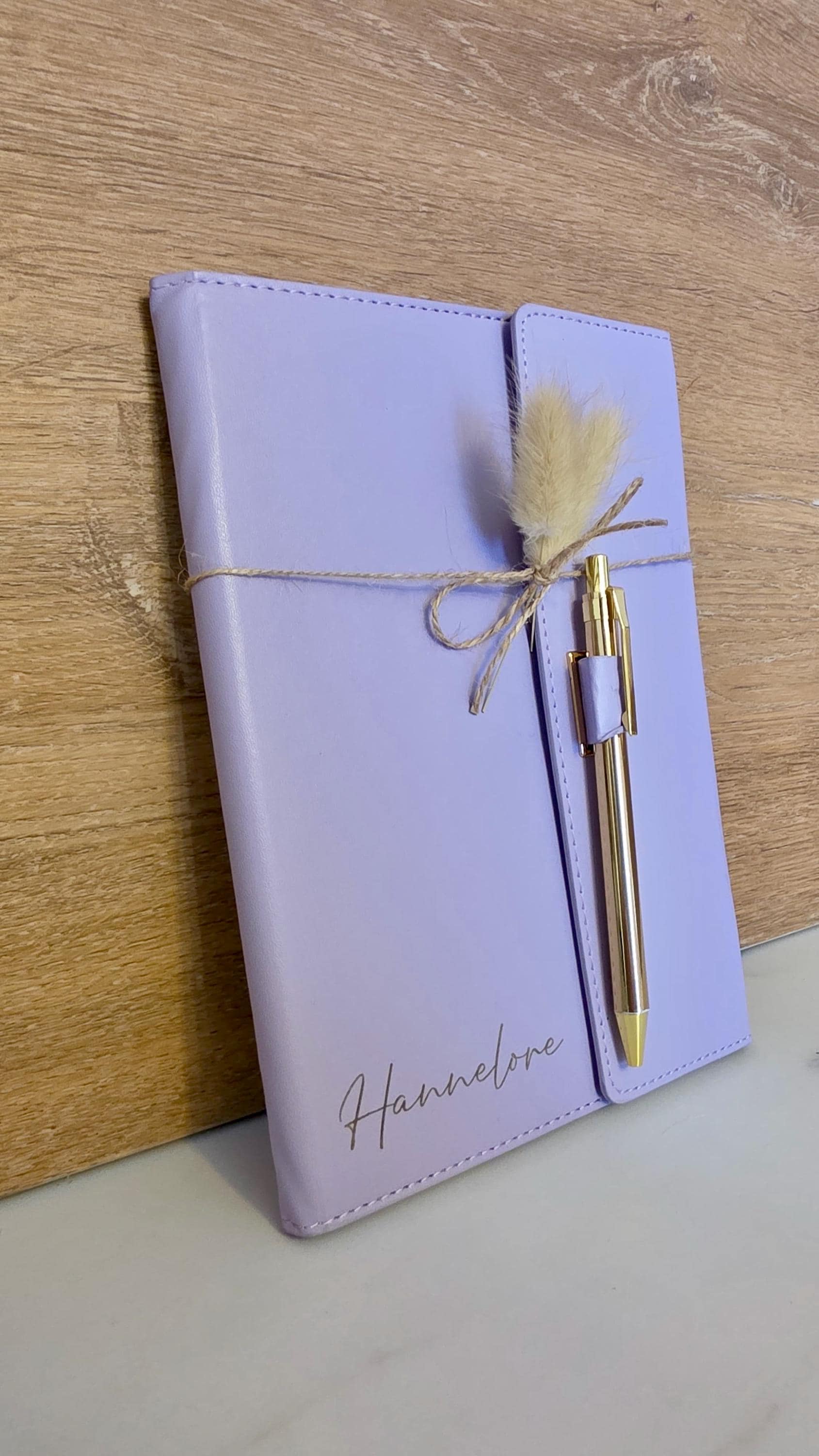 Personalisiertes Notizbuch A5 lila mit Hülle & Kugelschreiber | liniertes Buch | Geschenk für Frauen | austauschbar