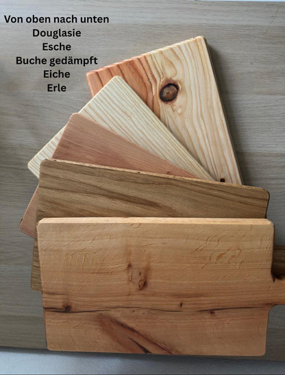 Personalisiertes Schneidebrett mit Gravur – Handgemachtes Geschenk mit Namen + Herz | Natürlich & individuell von Meami Design