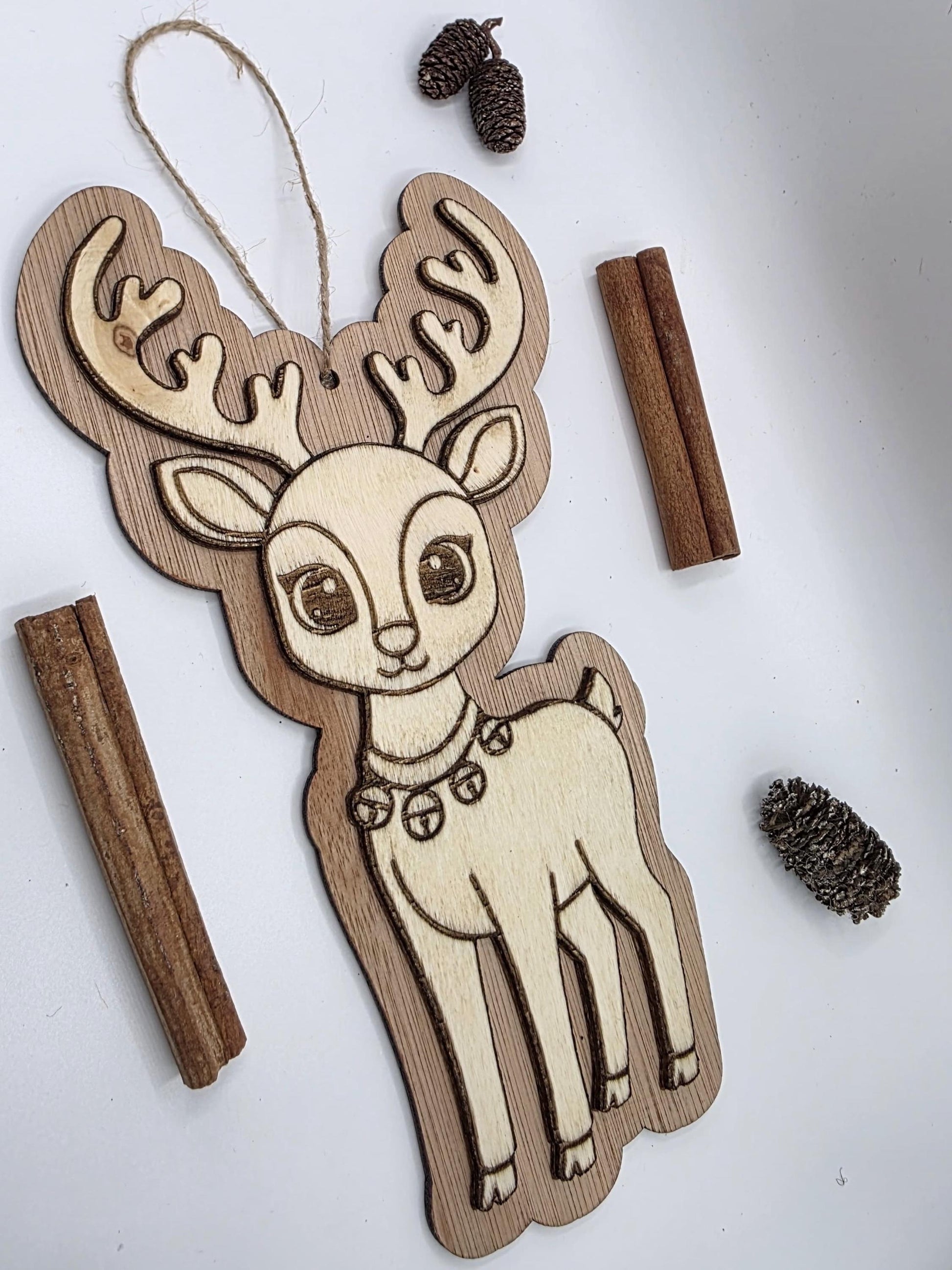 Holz Rentier Weihnachtsanhänger – natürliche & rustikale Weihnachtsdeko Holz | Skandi Weihnachten | Rentier Deko | Holzanhänger Weihnachten