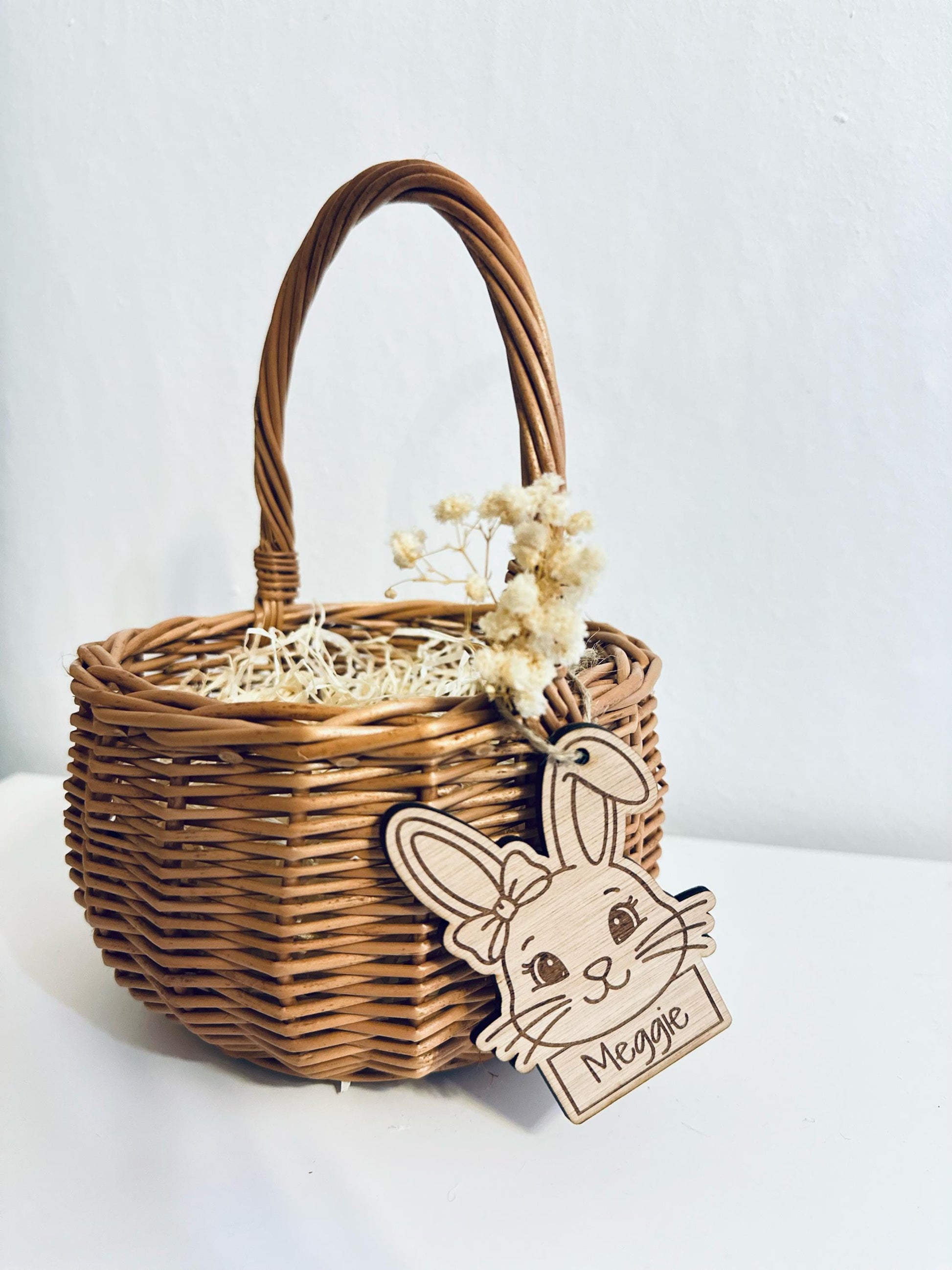Osteranhänger aus Holz personalisiert – Hase aus recyceltem Sperrholz | nachhaltiges Ostergeschenk Kind | Osterdeko natur