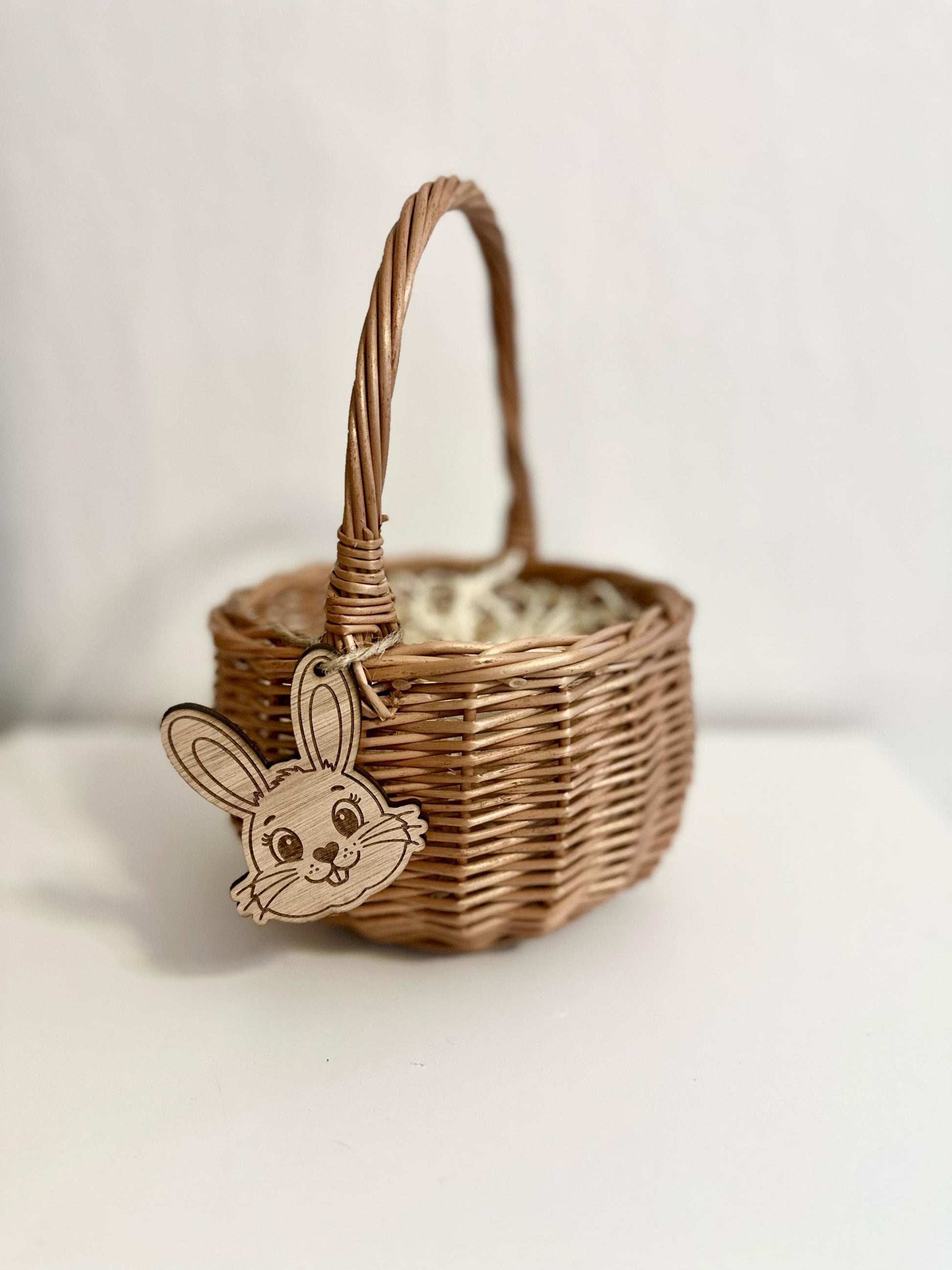 Osteranhänger aus Holz personalisiert – Hase aus recyceltem Sperrholz | nachhaltiges Ostergeschenk Kind | Osterdeko natur