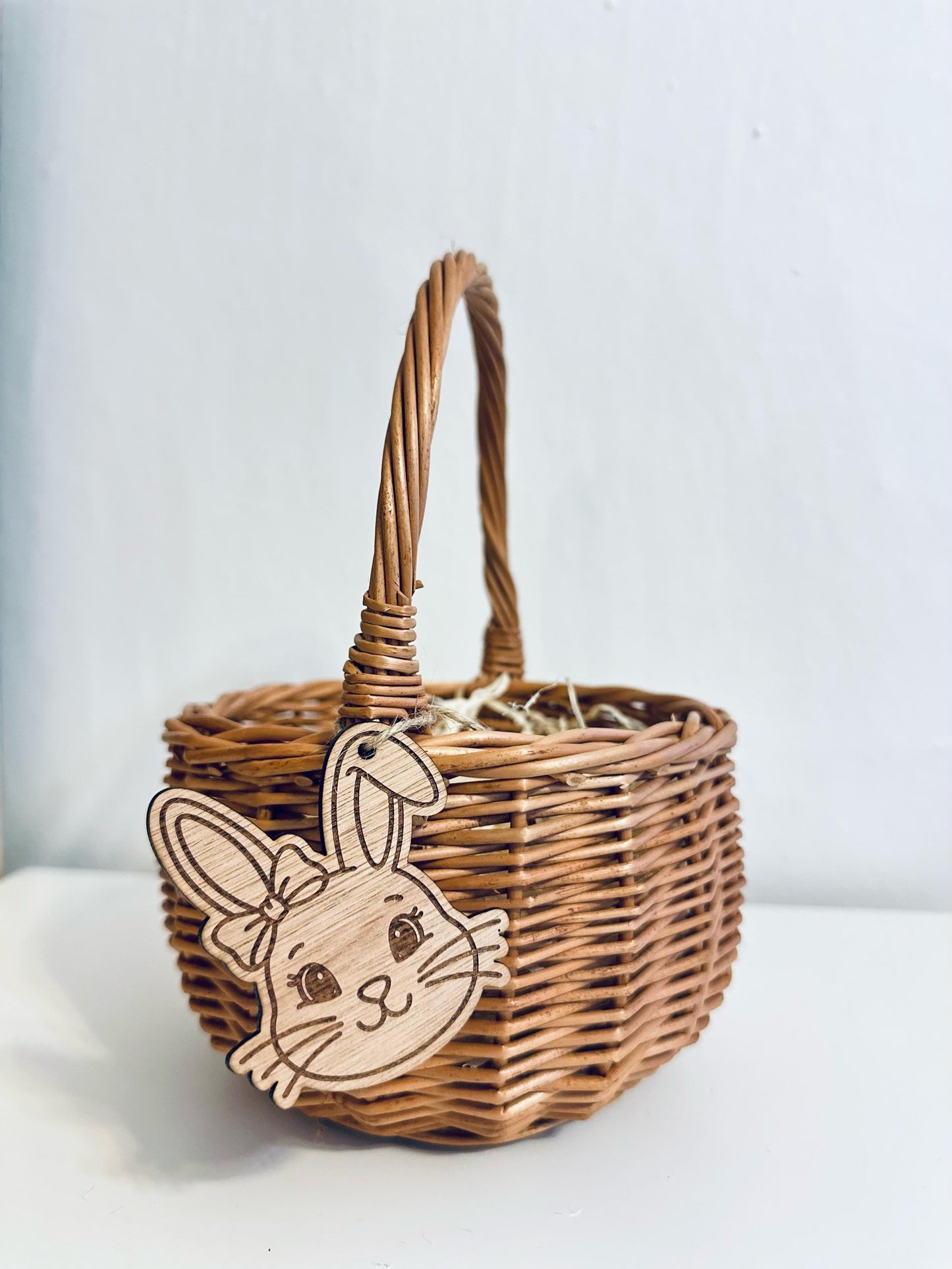 Osteranhänger aus Holz personalisiert – Hase aus recyceltem Sperrholz | nachhaltiges Ostergeschenk Kind | Osterdeko natur