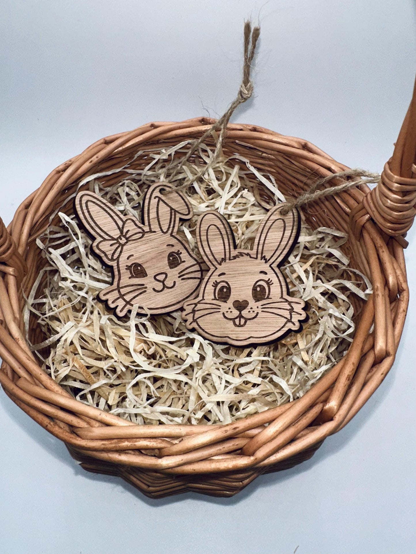 Personalisiertes Osterkörbchen aus Weide | Osterkorb Kind | Hasen Anhänger aus Holz | Ostergeschenk | Osterdeko natur