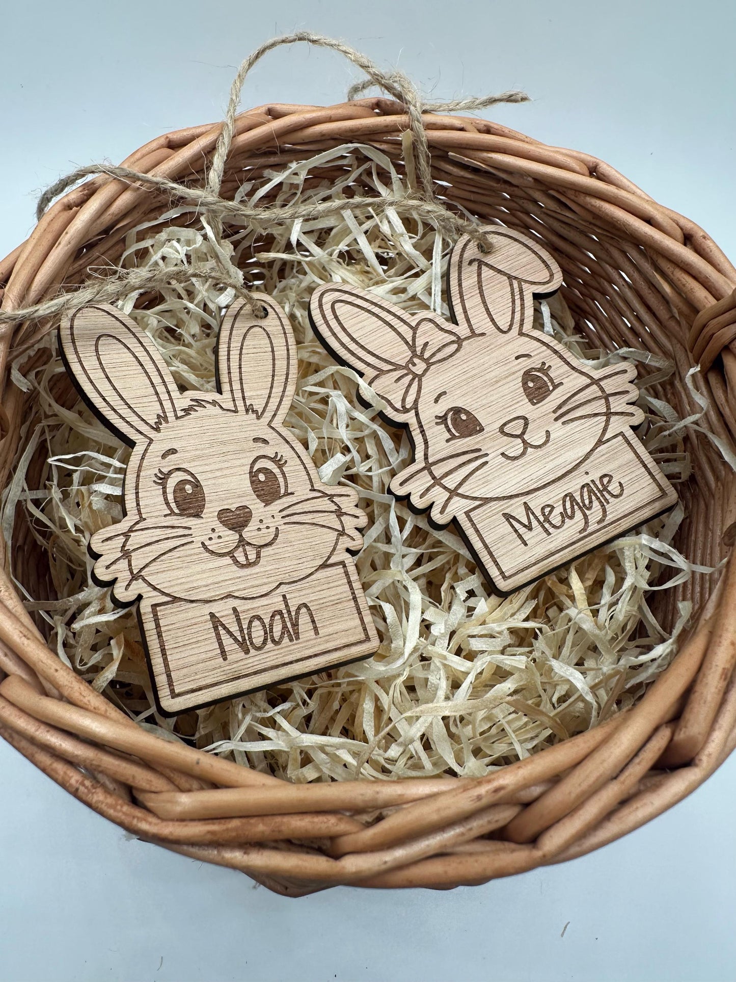 Osteranhänger aus Holz personalisiert – Hase aus recyceltem Sperrholz | nachhaltiges Ostergeschenk Kind | Osterdeko natur