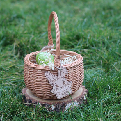 Osteranhänger aus Holz personalisiert – Hase aus recyceltem Sperrholz | nachhaltiges Ostergeschenk Kind | Osterdeko natur