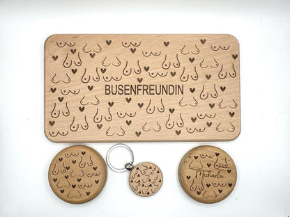 Schlüsselanhänger BUSENFREUNDIN personalisiert Holz – witziges Geschenk beste Freundin, JGA, Geburtstag, Gravur Name, Buche Handgemacht
