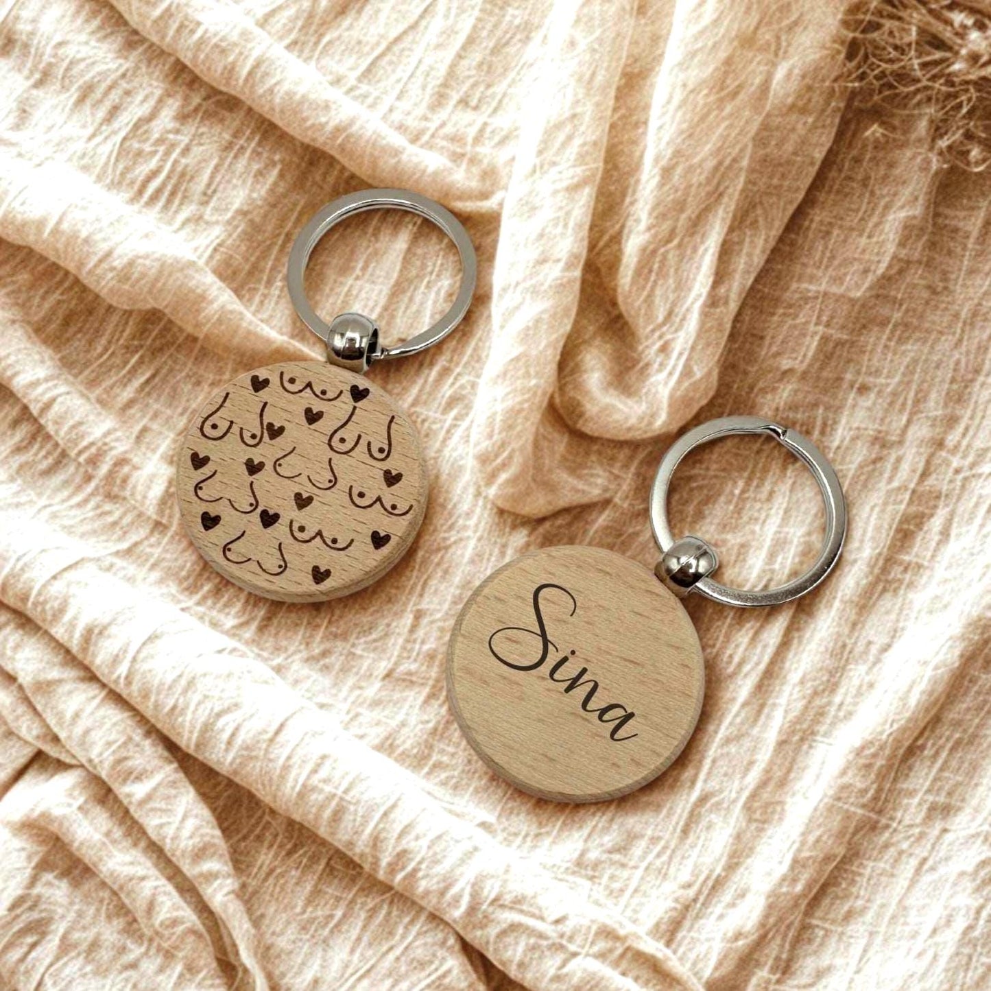 Schlüsselanhänger BUSENFREUNDIN personalisiert Holz – witziges Geschenk beste Freundin, JGA, Geburtstag, Gravur Name, Buche Handgemacht