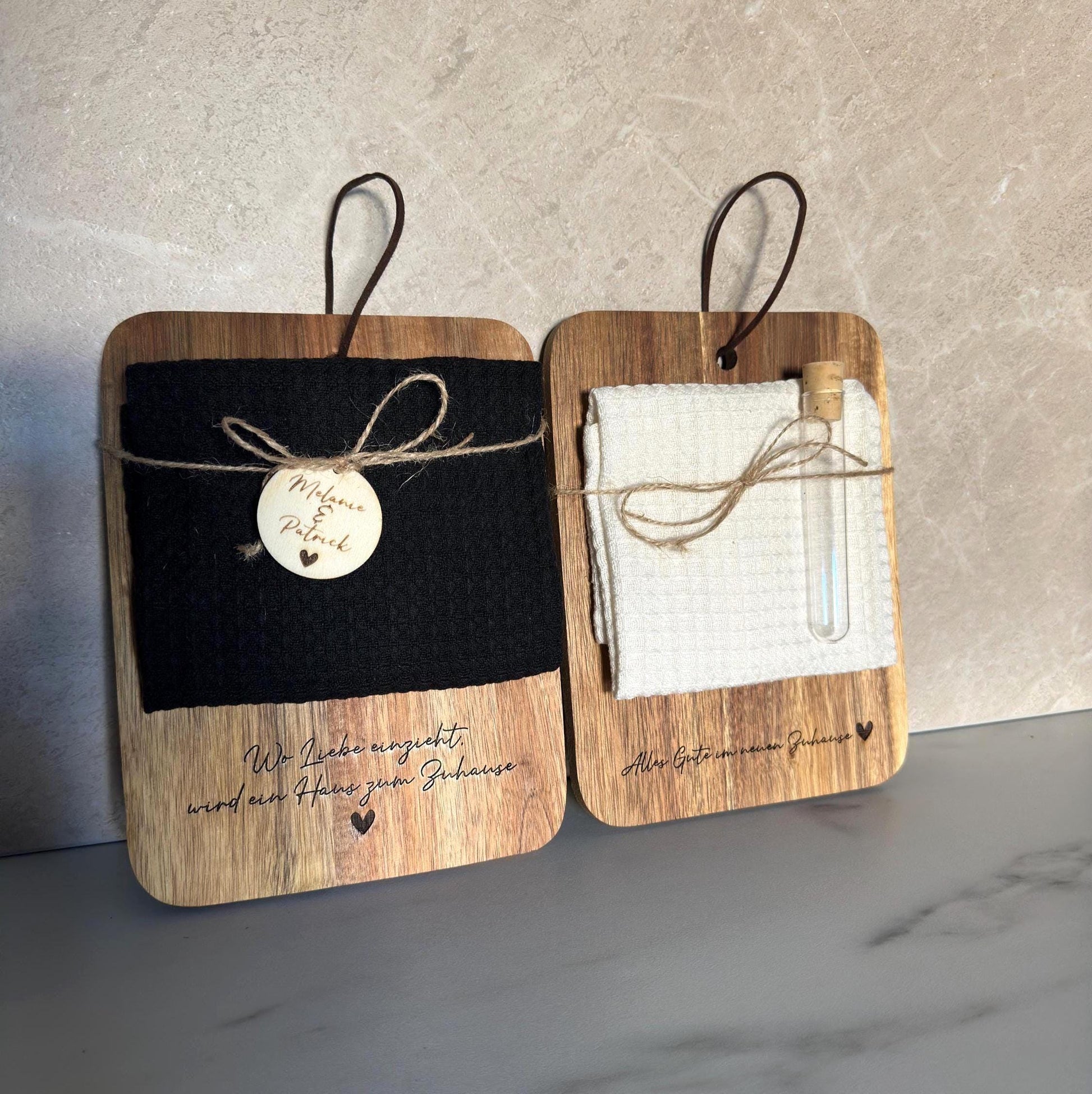 Personalisiertes Servierbrett aus Akazienholz – Einzugsgeschenk personalisiert – Geschenk zum Hauskauf – Schneidebrett mit Gravur