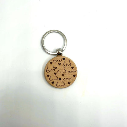 Schlüsselanhänger BUSENFREUNDIN personalisiert Holz – witziges Geschenk beste Freundin, JGA, Geburtstag, Gravur Name, Buche Handgemacht