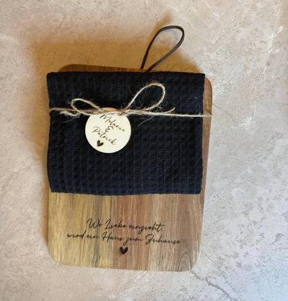Personalisiertes Servierbrett aus Akazienholz – Einzugsgeschenk personalisiert – Geschenk zum Hauskauf – Schneidebrett mit Gravur