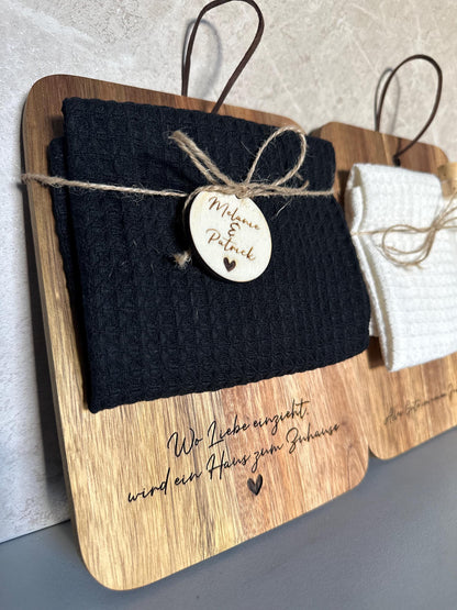 Personalisiertes Servierbrett aus Akazienholz – Einzugsgeschenk personalisiert – Geschenk zum Hauskauf – Schneidebrett mit Gravur