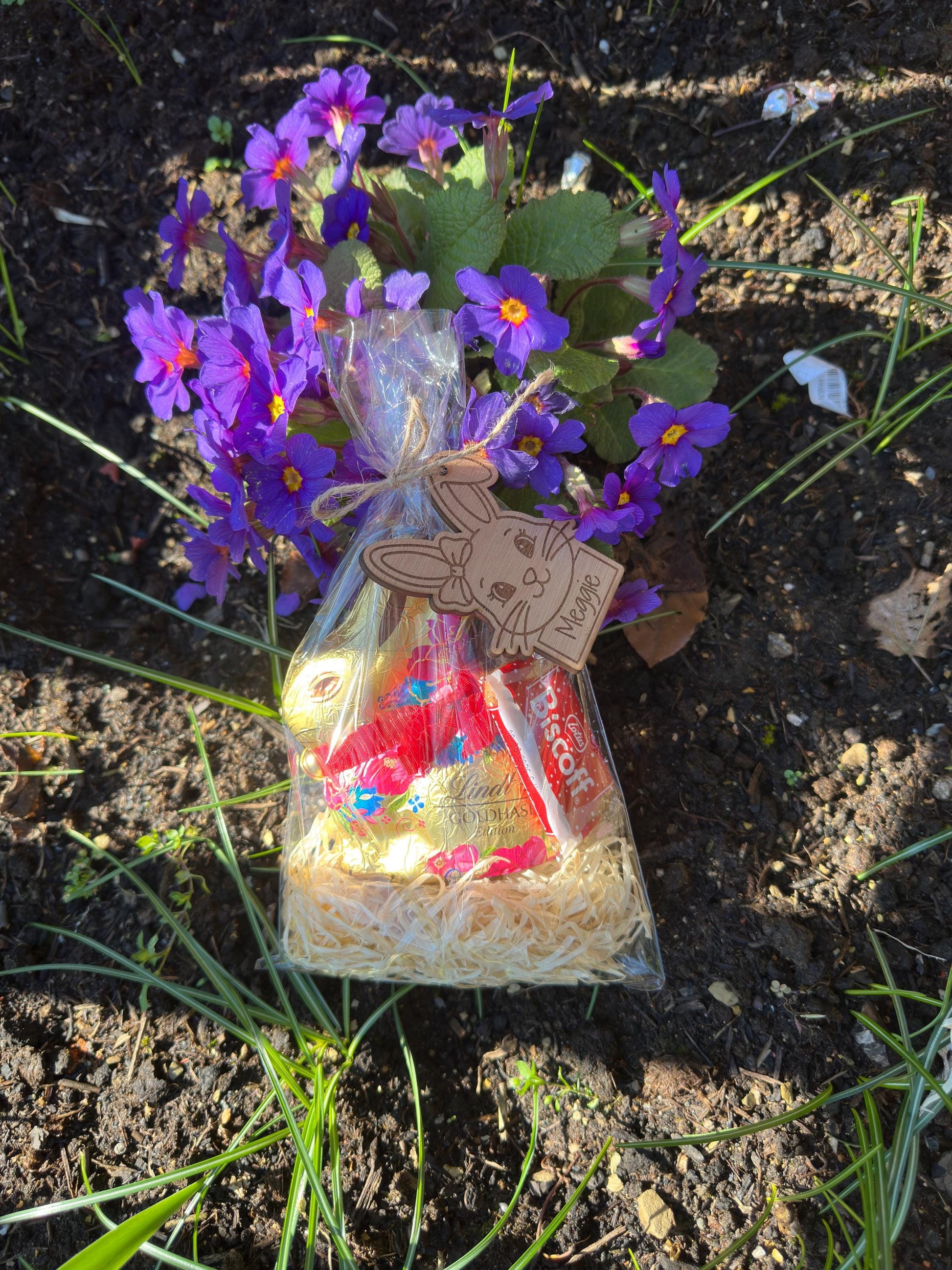 Ostertüte personalisiert mit Holz Anhänger & Lindt Hase – Cellophantütchen Ostern, Osterdekoration, Ostergeschenk Kinder