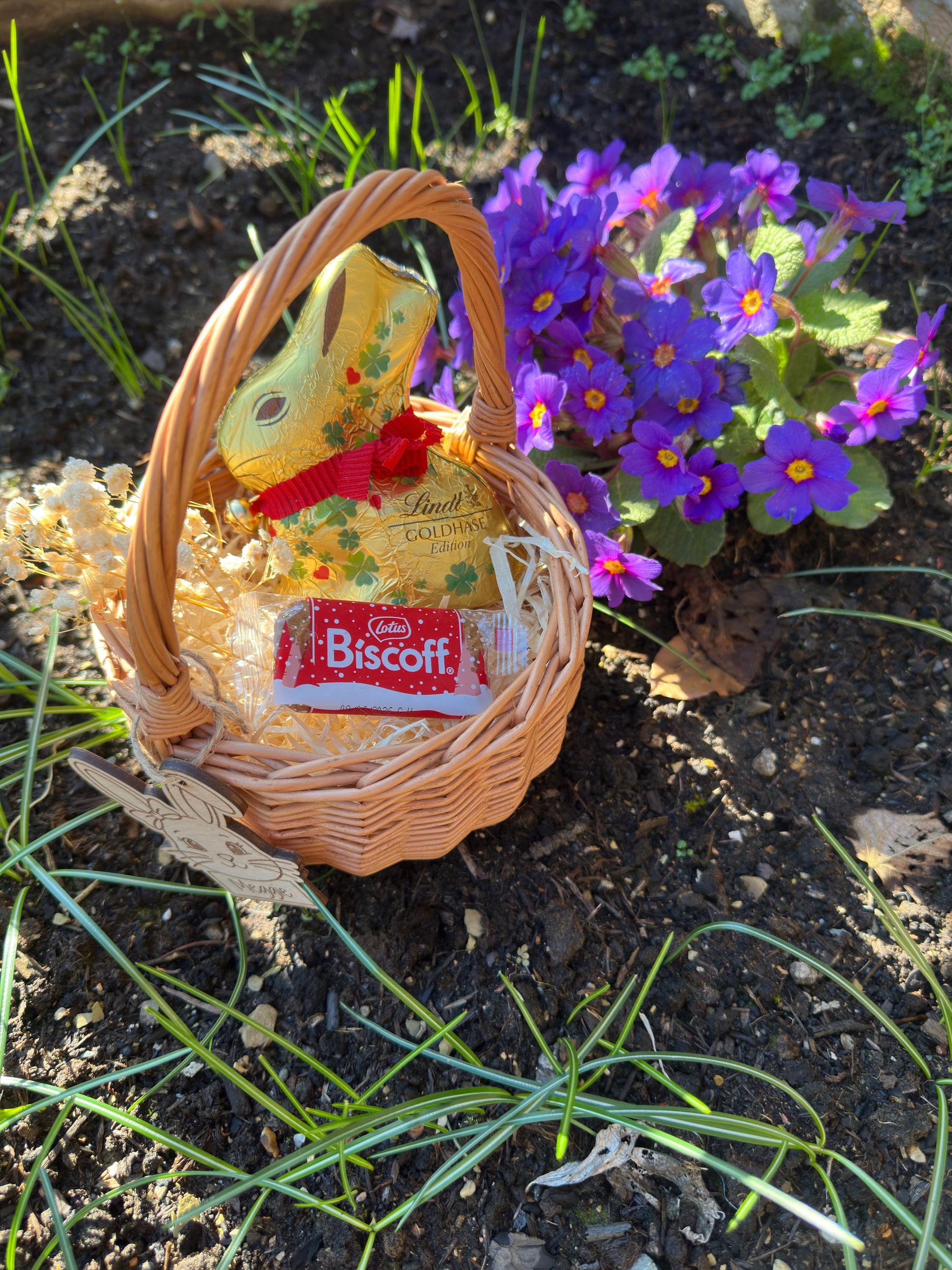 Osterkorb personalisiert mit Holz Anhänger & Lindt Hase 100g Osternest personalisiert Holz, Osterkorbhalter, Ostergeschenk Kinder Osterdeko