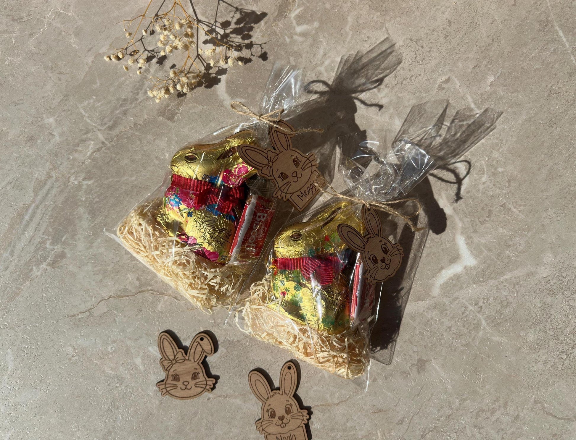 Ostertüte personalisiert mit Holz Anhänger & Lindt Hase – Cellophantütchen Ostern, Osterdekoration, Ostergeschenk Kinder