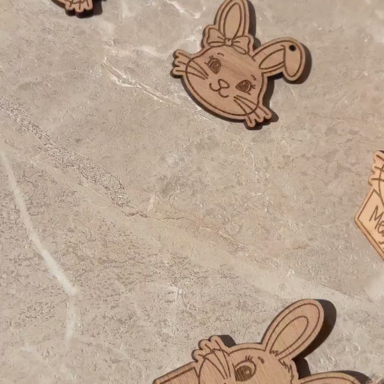 Osterkorb personalisiert mit Holz Anhänger & Lindt Hase 100g  Osternest personalisiert Holz, Osterkorbhalter, Ostergeschenk Kinder Osterdeko