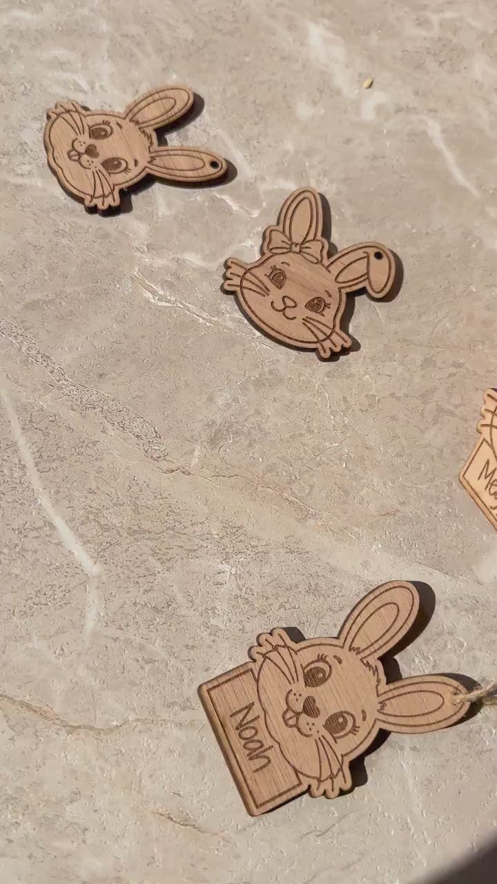 Osterkorb personalisiert mit Holz Anhänger & Lindt Hase 100g  Osternest personalisiert Holz, Osterkorbhalter, Ostergeschenk Kinder Osterdeko