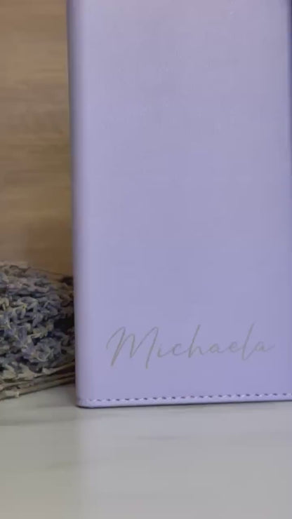 Personalisiertes Notizbuch A5 lila mit Hülle & Kugelschreiber | liniertes Buch | Geschenk für Frauen | austauschbar