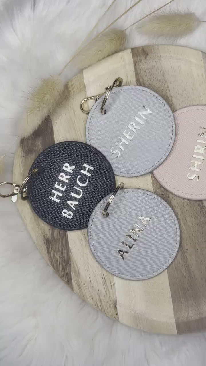 Schlüsselanhänger mit Prägung deines Wunschnamens aus 100% Kunstleder - rund Geschenk - Personalisiert mit Namen - Geschenk personalisiert