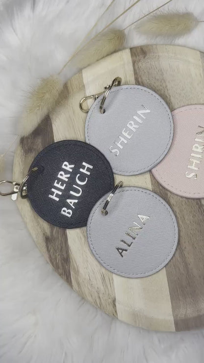 Schlüsselanhänger mit Prägung deines Wunschnamens aus 100% Kunstleder - rund Geschenk - Personalisiert mit Namen - Geschenk personalisiert