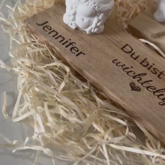 Wichtel aus Holz „Du bist mir wichtig“ | Graviertes Eichenholz mit Herz- oder Kleeblatt-Wichtel  | Pesonalisiertes Geschenk