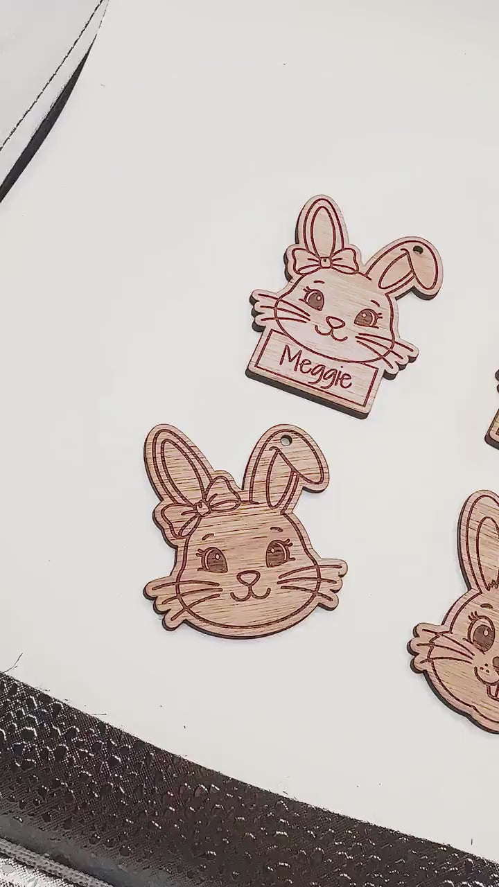 Osteranhänger aus Holz personalisiert – Hase aus recyceltem Sperrholz | nachhaltiges Ostergeschenk Kind | Osterdeko natur