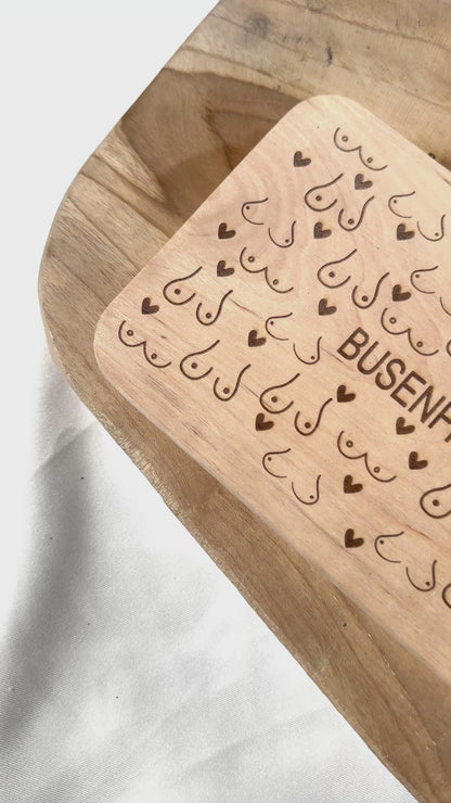 Frühstücksbrett Buche „BUSENFREUNDIN“ – lasergraviert